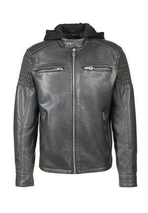 Zwarte leren jas met doorgestikte schouderdetails, voorrits, ritszakken op de borst en zijkanten, en een zwart aangehecht kap.