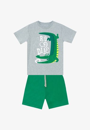 Grå bomulds-T-shirt med et grønt krokodillegrafik og teksten "RO CODILE", samt grønne shorts med elastisk talje og snøre.