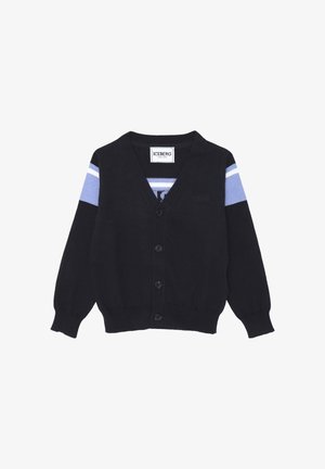 Cardigan nero con scollatura a V, maniche lunghe e chiusura con bottoni. Le spalle presentano strisce orizzontali azzurre e bianche.