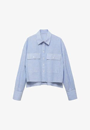 Skraćena košulja na dugih rukava od svijetloplavog i bijelog prugastog materijala, s dva prednja dzepa i širokim manžetama.
