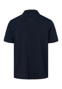 Polo bleu marine à manches courtes, doté d'un col et d'un ourlet cousu, avec un petit logo sur la manche gauche. Tissu en coton lisse.