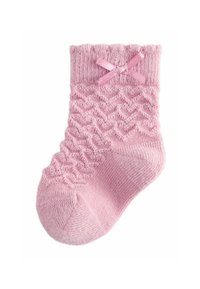 Calcetín de bebé de punto rosa con patrón texturizado con borde ondulado y pequeño lazo de satén cerca del puño acanalado.