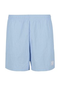 Shorts bleu clair avec une taille élastique, fabriqués dans un matériau léger. Présentent une petite étiquette logo blanche en bas à droite. Texture lisse.