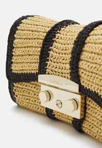 Furla METROPOLIS MINI CROSSBODY REMIX - Taška s příčným popruhem - naturale/nero