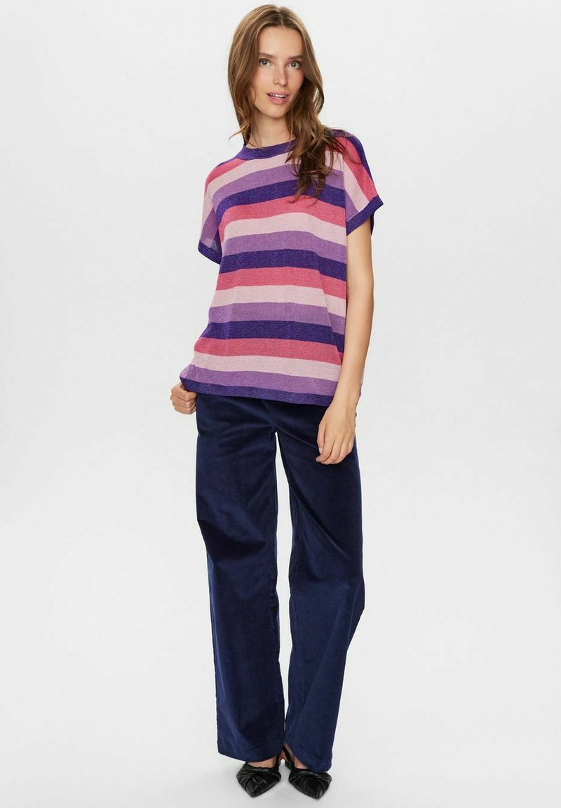 Numph T-shirt print paars Numph T-shirt print paars