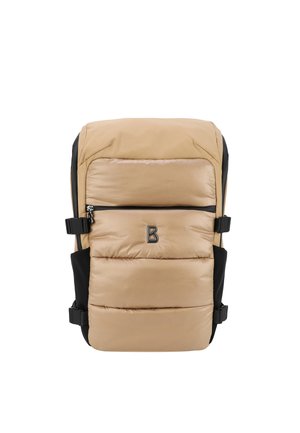 Beige puffert ryggsäck med svarta detaljer, ficka med dragkedja på framsidan, justerbara remmar och en framträdande "B"-logotyp på mittpanel.