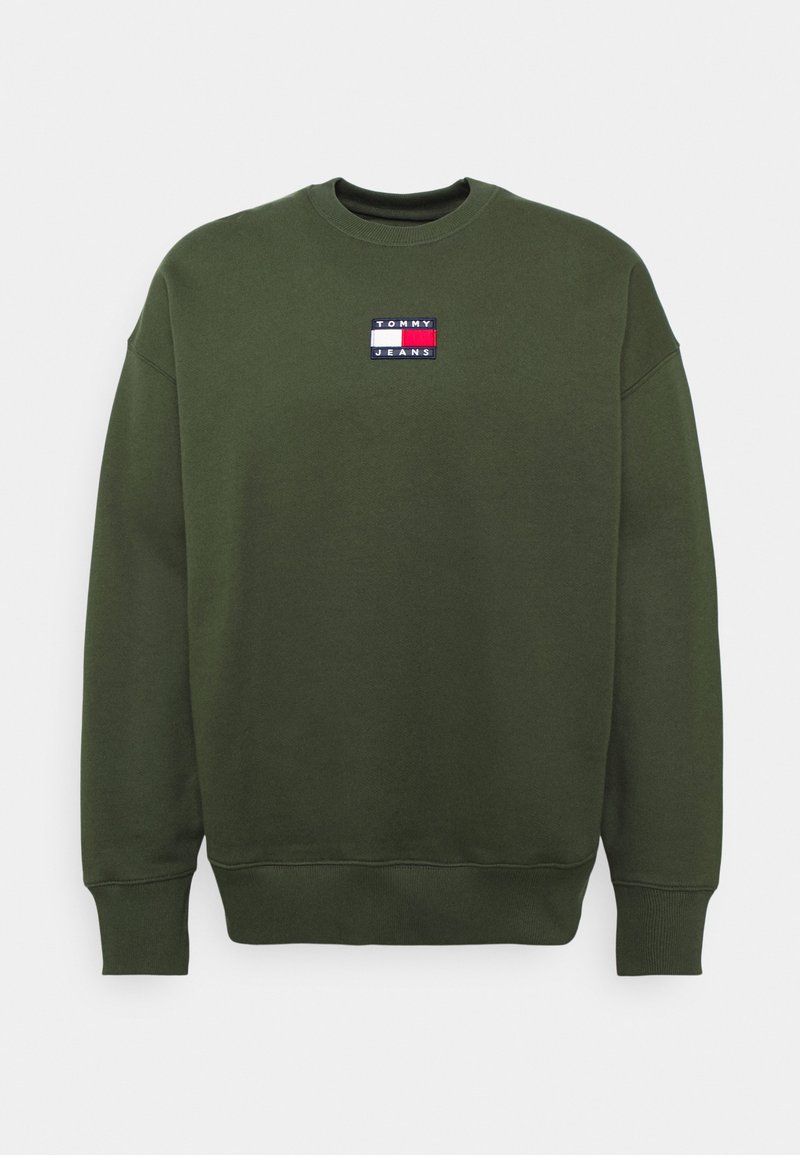 Tmavě zelená mikina s kulatým výstřihem, s žebrovanými manžetami a lemem, s malou obdélníkovou nášivkou loga Tommy Jeans na hrudi.