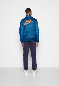 Nike Sportswear Corta-vento - dark blue