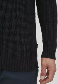 11 Project PRXANTHOS - Trui - black