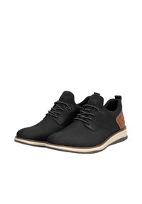 Chaussures noires avec dessus en tissu texturé, accents en simili cuir et semelle de couleur claire. Présentent un design à lacets et un renfort au talon.