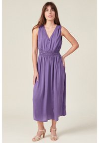 BONOBO Jeans PLISSIERTES  - Jurk - violet foncé