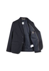 Granatowa marynarka wykonana z gładkiego materiału, z dwoma guzikami, klapami w stylu notch i jedną kieszenią na piersi. Wnętrze ma kontrastowe podszewki.