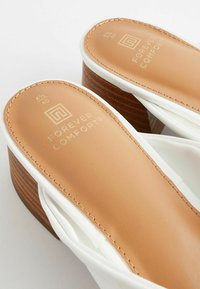 Next FOREVER COMFORT TOE POST - Sandalai su T formos dirželiu - white