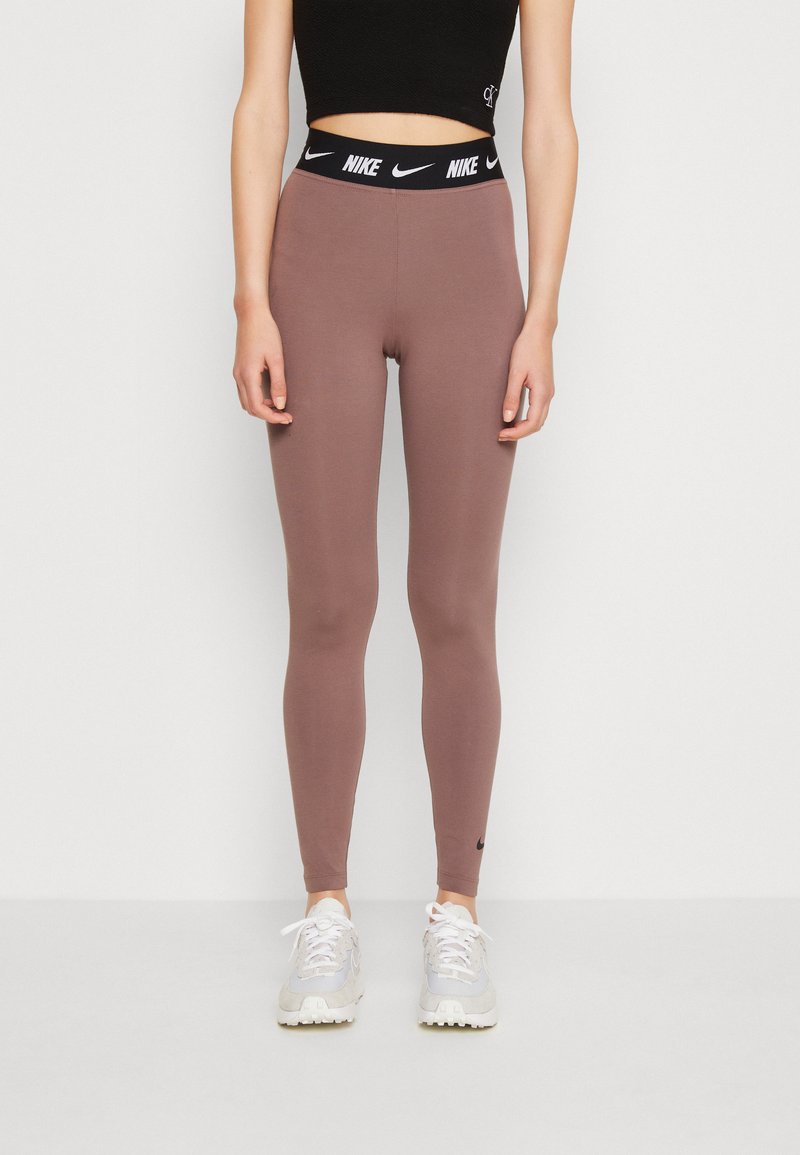 Nike Sportswear - W NSW CLUB HW LGGNG - Leggings - Hosen - plum eclipse/black, Vergrößern