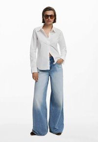 Desigual WITH EMBROIDERY - Overhemdblouse - white