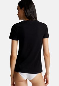 United Colors of Benetton SUPER STRETCH - Jednoduché tričko - black