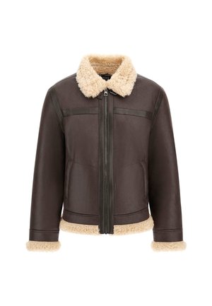 Pruun nahkjope, millel on helepruuni faux shearling krae ja mansetid; esiosas on lukk ja jope on reljeefne.