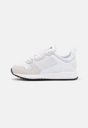 Trainers - white