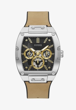 Orologio rettangolare in argento con quadrante nero, dettagli dorati, tre sottoquadranti per 24 ore, data, giorno e cinturino in pelle color cuoio.