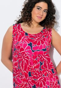 Ulla Popken GEOMETRIC SLEEVELESS SWING - Trikoomekko - dark raspberry