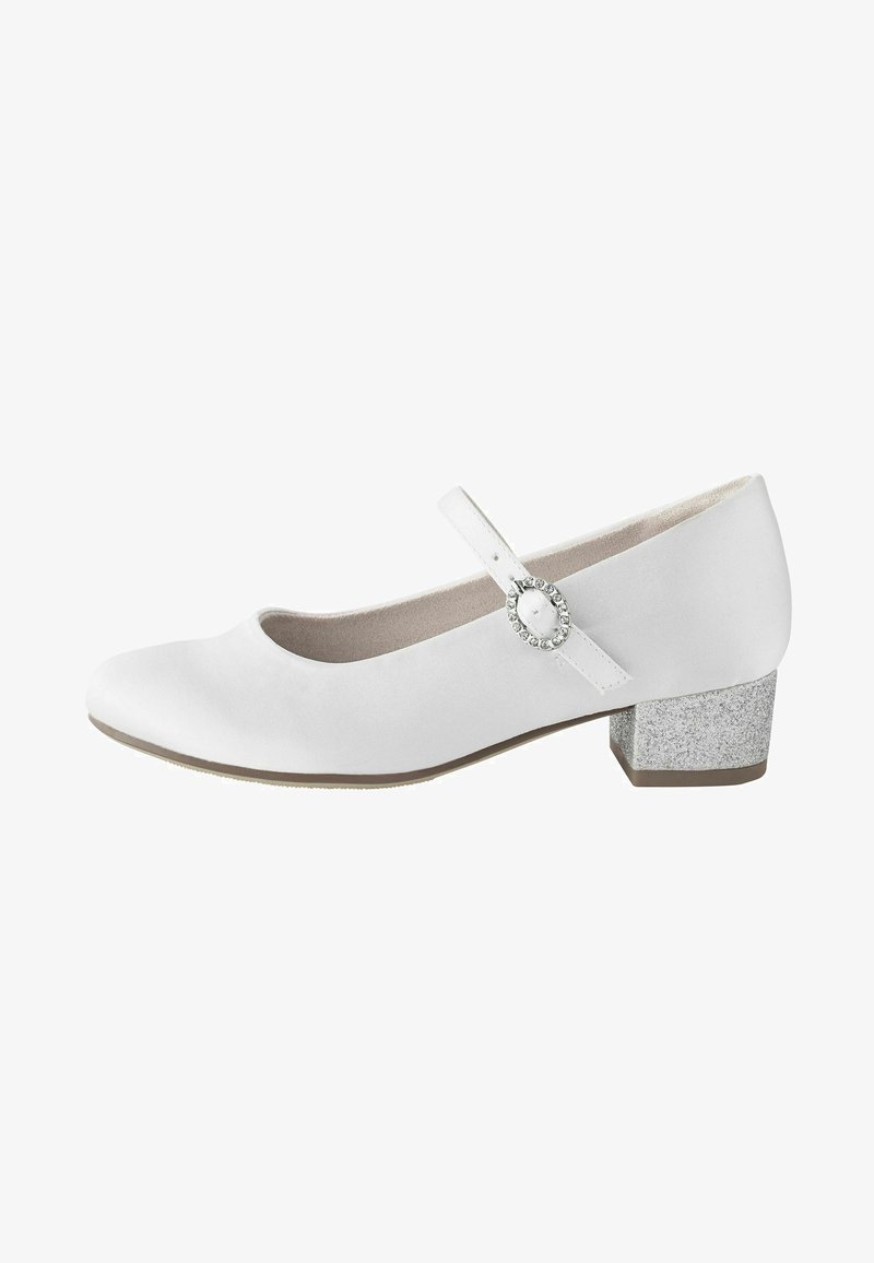 Zapato blanco tipo Mary Jane con punta redonda, tacón plano y una correa ajustable que presenta una hebilla decorativa de plata y un tacón texturizado plateado.