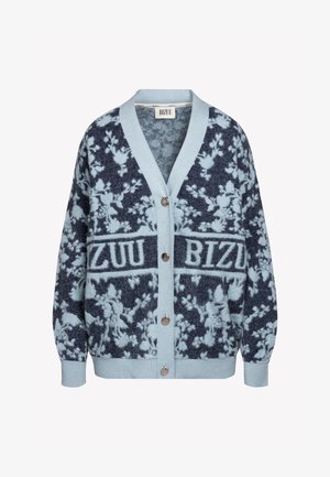 Blauw en marine bloemetjespatroon vest met knopen aan de voorkant, geribbelde boorden en zoom, en het "BIZUU" tekstlogo over de borst.
