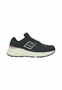 Scarpa sportiva nera con parte superiore in mesh e suede, dettaglio logo bianco, suola bianca ammortizzata e suola esterna in gomma nera testurizzata.