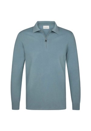 Polo a maniche lunghe azzurro chiaro con colletto e una corta cerniera al centro davanti.