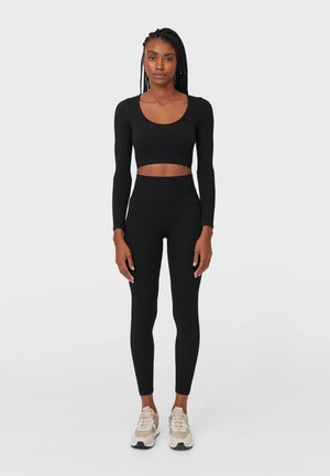 Long sleeved top - black