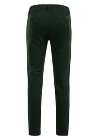 Pantaloni verde scuro in tessuto liscio, slim fit, con tasche posteriori dotate di bottoni marroni e un design semplice della vita.