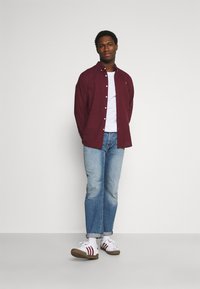 Farah BREWER SLIM FIT OXFORD SHIRT - Overhemd - bordeaux