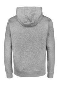 Sweat-shirt à capuche gris à manches longues, fabriqué dans un tissu doux et texturé. Il présente un ourlet et des poignets côtelés, avec un design simple.