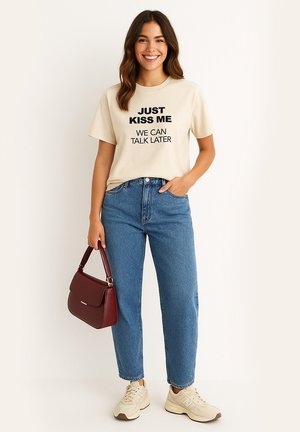 KISS ME - T-shirt print - ecru