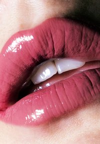 LH cosmetics LATEX FEVER - HIGH SHINE MULTI-USE LIQUID LIPSTICK różowy