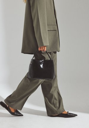 NA-KD FOLD DETAIL - Rokassoma - black