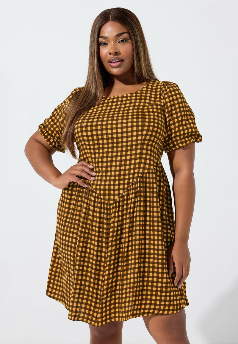 Braun-gelb karierter kurzärmeliger Kleid mit lockerer Passform, das über einen quadratischen Ausschnitt und eine geraffte Taille für eine luftige Silhouette verfügt.