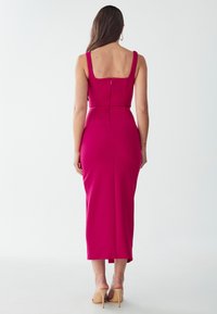 BWLDR GEORGIE MIDI DRESS - Laisvo kirpimo suknelė - hot pink