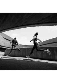 Apple APPLE WATCH ULTRA 2 GPS + CELLULAR 49MM - Smartwatch - titanium case/orange ocean band