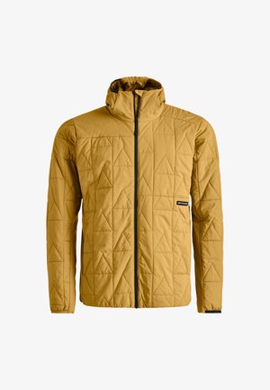 Gelb gesteppte Jacke mit hohem Kragen und Reißverschluss, mit dreieckigen Mustern und einem schwarzen Logoschild auf der Vorderseite.