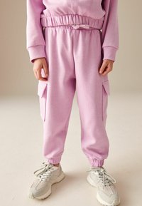 Next SET REGULAR FIT - Cargobukser - pink