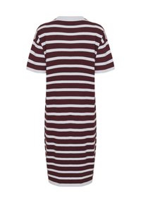 Rochie din tricou rayé cu o schemă de culori bordeaux și alb, mâneci scurte, decolteu rotund și deschideri laterale pentru ușurința mișcării.