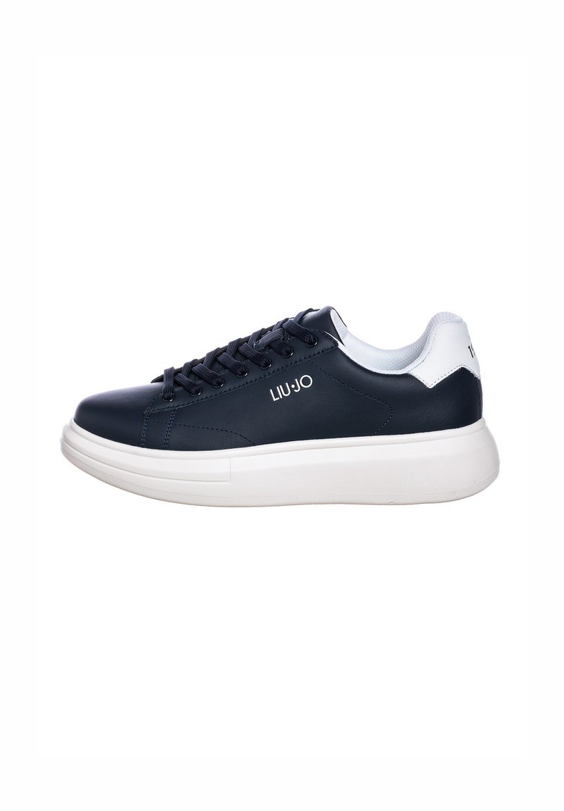 Sneaker in pelle blu con dettagli bianchi, punta rotonda, lacci piatti e suola bianca spessa. Presenta il logo "LIU-JO" di lato.