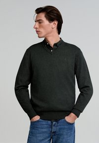 Scalpers V NECK - Strickpullover - dark khaki