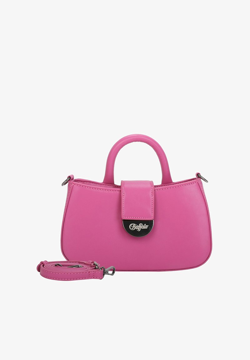 Bolso de mano sintético rosa con forma redondeada, asas superiores, cierre de solapa y herrajes plateados. Incluye una correa de hombro desmontable.