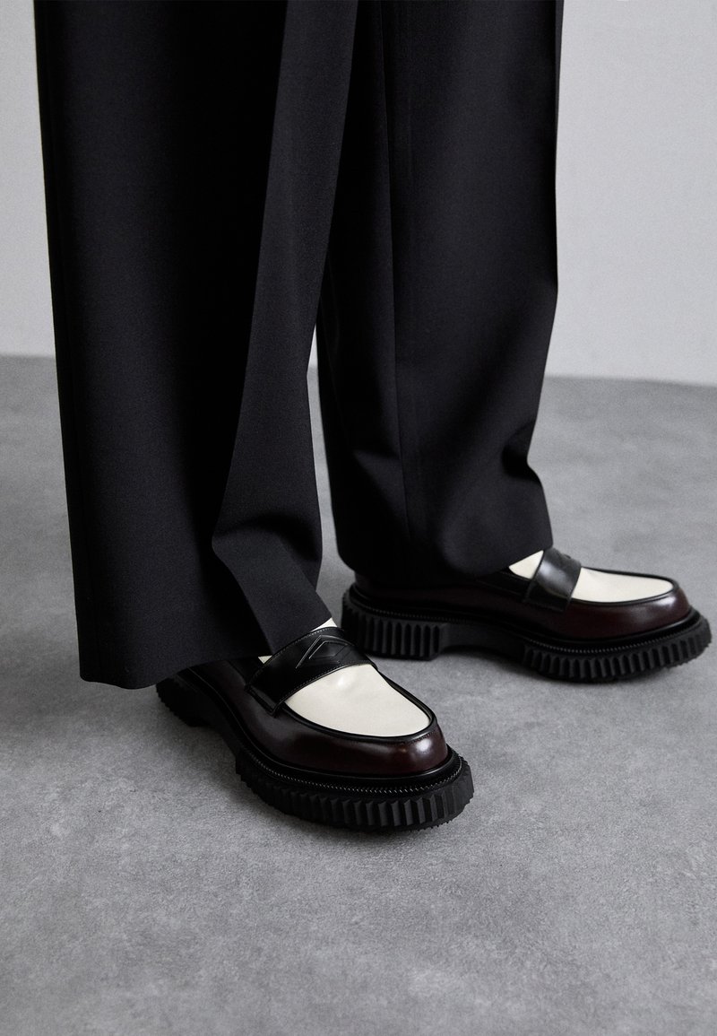 Adieu TYPE 182 UNISEX - Instappers - ivory/black