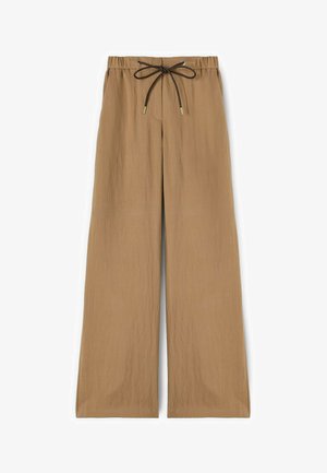 Beige wijde broek met elastische tailleband en zwart trekkoord met metalen uiteinden, gemaakt van lichtgewicht gestructureerde stof.