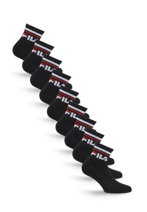 Ni par sorte ankelstrømper med hvide, røde og sorte stribede kanter og FILA-logo på siden, arrangeret diagonalt.
