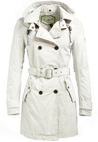 Trench beige hecho de tejido ligero con capucha, frente de doble botonadura, cintura ceñida con cinturón y dos bolsillos laterales. Botones y detalles marrones.