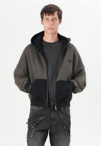 Thumbnail Image 5
