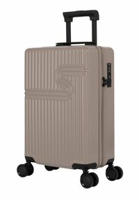 Harde koffer in lichtbeige met verticale ribbeltextuur, uitschuifbare zwarte handgreep en vier soepel rollende zwarte wielen.